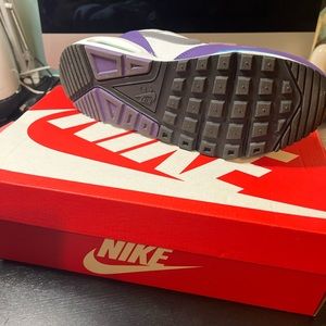 Women’s Nike  air max correlate - size 9